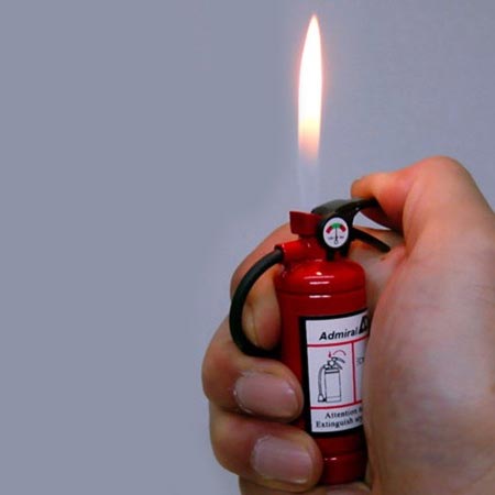 mechero en forma de extintor