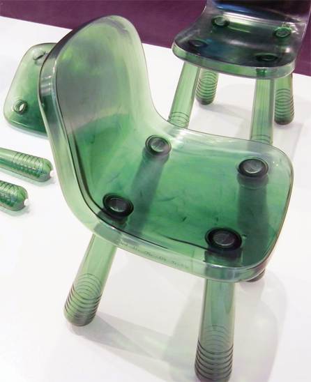 silla de diseño interesante, cristalina y verde