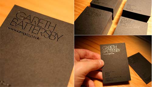 Tarjeta de Presentación de Gareth Battersby con fondo café