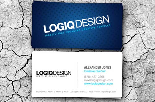 Logiq Design presenta su tarjeta de visita con fondo azul y letras en blanco