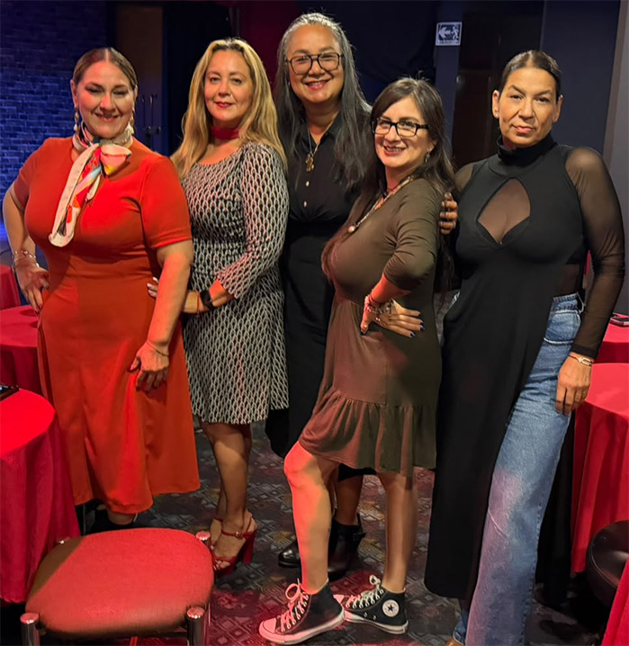Más fotografías alegres junto a Mónica Gallardo