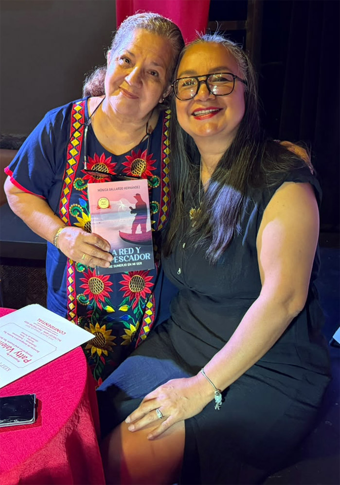 Monica Gallardo junto a Beatriz Beltran, dos escritoras de grandeza pura